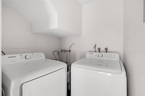 Adosado en alquiler en Miami, Florida, 3 dormitorios, 126.35 m2 № 1933051 - foto 15