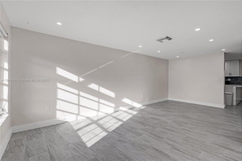 Adosado en alquiler en Miami, Florida, 3 dormitorios, 126.35 m2 № 1933051 - foto 11