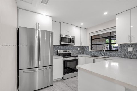 Adosado en alquiler en Miami, Florida, 3 dormitorios, 126.35 m2 № 1933051 - foto 19