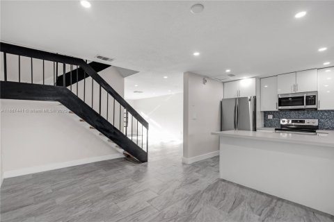 Adosado en alquiler en Miami, Florida, 3 dormitorios, 126.35 m2 № 1933051 - foto 20