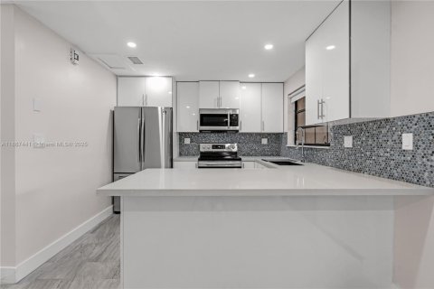 Adosado en alquiler en Miami, Florida, 3 dormitorios, 126.35 m2 № 1933051 - foto 17