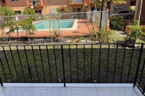 Copropriété à louer à Hialeah, Floride: 2 chambres, 90.77 m2 № 2264523 - photo 29