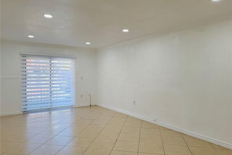 Copropriété à louer à Hialeah, Floride: 2 chambres, 90.77 m2 № 2264523 - photo 7