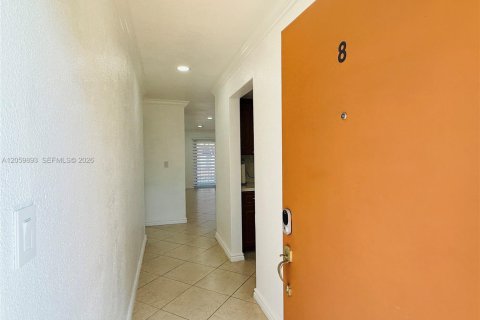 Copropriété à louer à Hialeah, Floride: 2 chambres, 90.77 m2 № 2264523 - photo 4