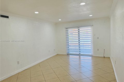 Copropriété à louer à Hialeah, Floride: 2 chambres, 90.77 m2 № 2264523 - photo 6