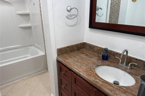 Copropriété à louer à Hialeah, Floride: 2 chambres, 90.77 m2 № 2264523 - photo 25