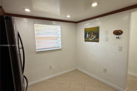 Copropriété à louer à Hialeah, Floride: 2 chambres, 90.77 m2 № 2264523 - photo 15