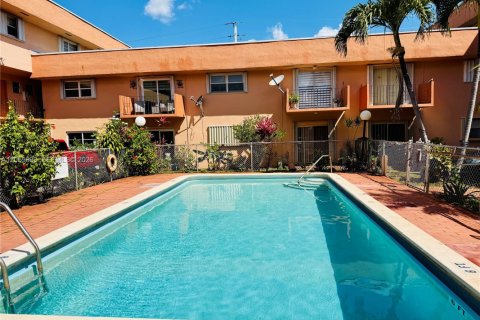 Copropriété à louer à Hialeah, Floride: 2 chambres, 90.77 m2 № 2264523 - photo 3