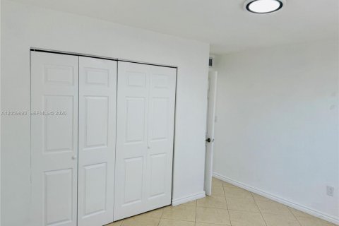 Copropriété à louer à Hialeah, Floride: 2 chambres, 90.77 m2 № 2264523 - photo 17