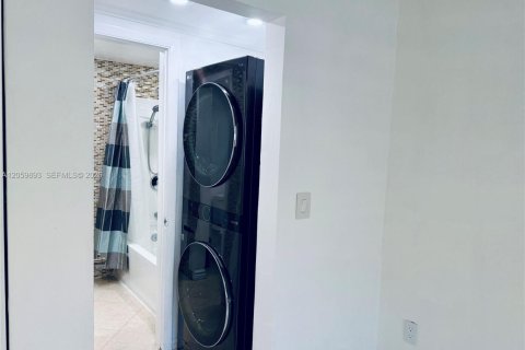 Copropriété à louer à Hialeah, Floride: 2 chambres, 90.77 m2 № 2264523 - photo 27