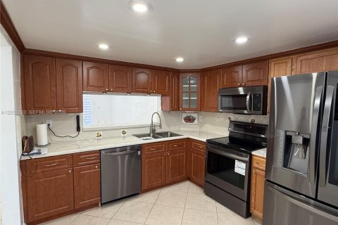 Copropriété à louer à Hialeah, Floride: 2 chambres, 90.77 m2 № 2264523 - photo 11