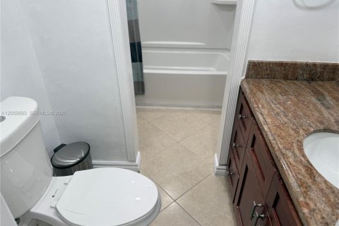 Copropriété à louer à Hialeah, Floride: 2 chambres, 90.77 m2 № 2264523 - photo 26
