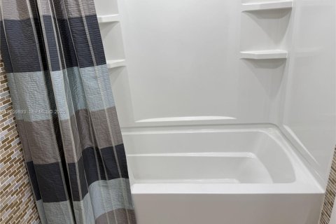 Copropriété à louer à Hialeah, Floride: 2 chambres, 90.77 m2 № 2264523 - photo 22