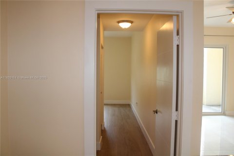 Condo in Fort Lauderdale, Florida, 2 bedrooms  № 1779162 - photo 19