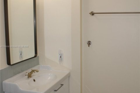 Condo in Fort Lauderdale, Florida, 2 bedrooms  № 1779162 - photo 22
