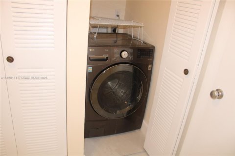 Condo in Fort Lauderdale, Florida, 2 bedrooms  № 1779162 - photo 28