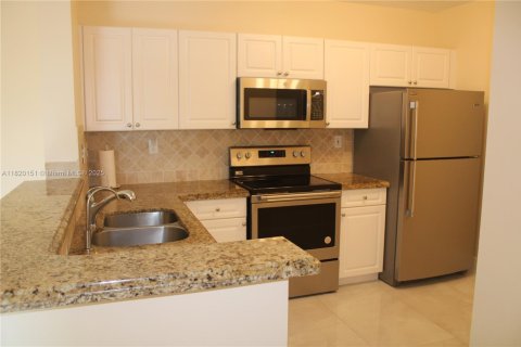 Condo in Fort Lauderdale, Florida, 2 bedrooms  № 1779162 - photo 17