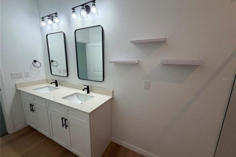 Casa en alquiler en North Port, Florida, 3 dormitorios, 136.75 m2 № 2279967 - foto 3