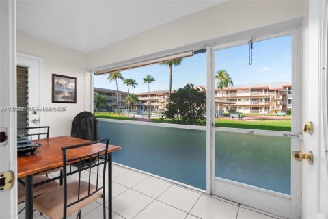 Condo in Hollywood, Florida, 2 bedrooms  № 2038922 - photo 10