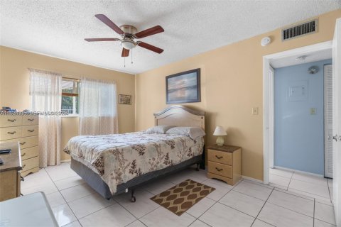 Condo in Hollywood, Florida, 2 bedrooms  № 2038922 - photo 21