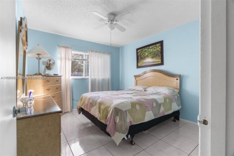 Condo in Hollywood, Florida, 2 bedrooms  № 2038922 - photo 17