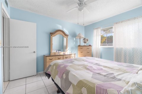 Condo in Hollywood, Florida, 2 bedrooms  № 2038922 - photo 16