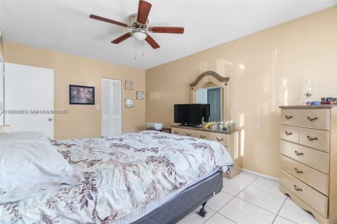 Condo in Hollywood, Florida, 2 bedrooms  № 2038922 - photo 18