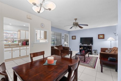 Condo in Hollywood, Florida, 2 bedrooms  № 2038922 - photo 4