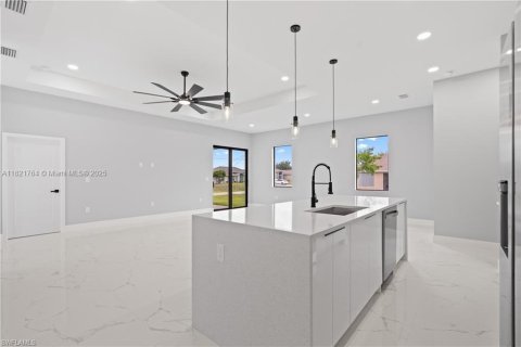 House in Lehigh Acres, Florida 4 bedrooms, 165.64 sq.m. № 1784115 - photo 13