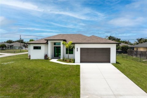 House in Lehigh Acres, Florida 4 bedrooms, 165.64 sq.m. № 1784115 - photo 1