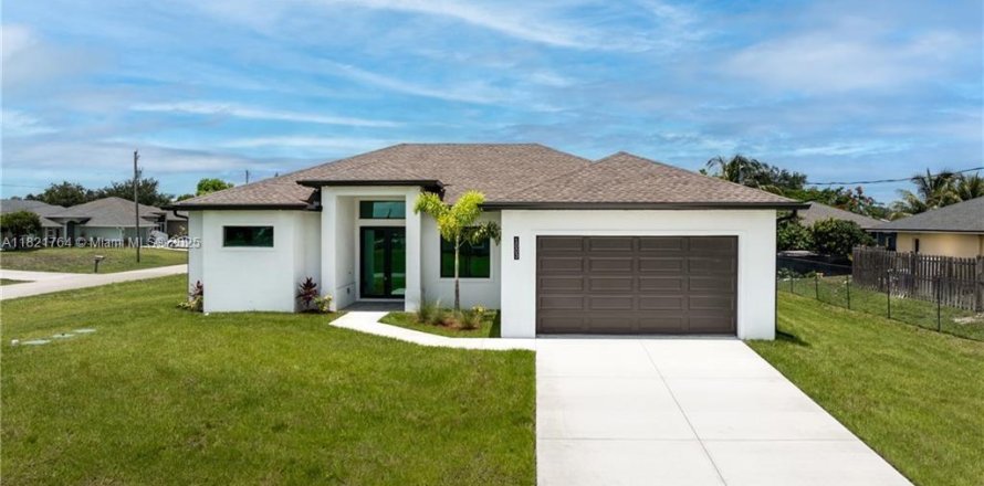 House in Lehigh Acres, Florida 4 bedrooms, 165.64 sq.m. № 1784115