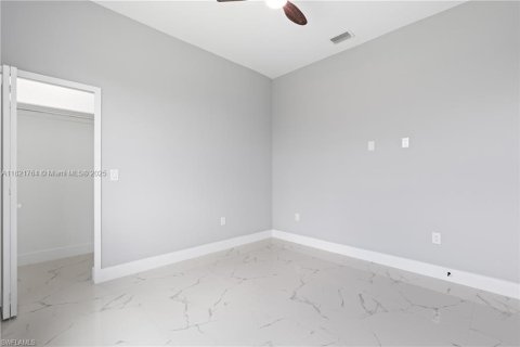 House in Lehigh Acres, Florida 4 bedrooms, 165.64 sq.m. № 1784115 - photo 19