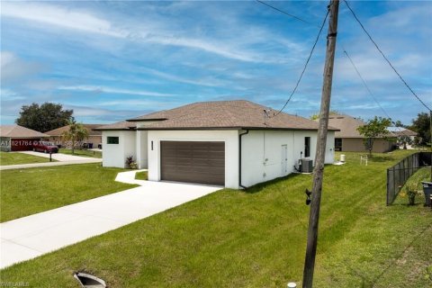 House in Lehigh Acres, Florida 4 bedrooms, 165.64 sq.m. № 1784115 - photo 2