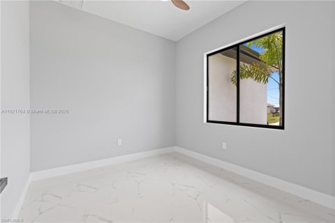 House in Lehigh Acres, Florida 4 bedrooms, 165.64 sq.m. № 1784115 - photo 24