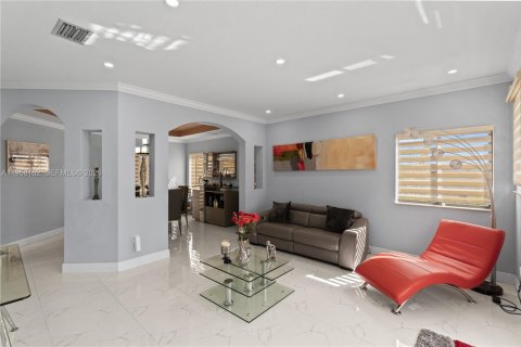 Villa ou maison à vendre à Miami, Floride: 4 chambres, 233.84 m2 № 2017404 - photo 6