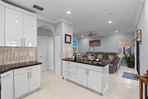 Villa ou maison à vendre à Miami, Floride: 4 chambres, 233.84 m2 № 2017404 - photo 14