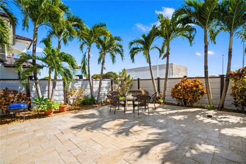 Villa ou maison à vendre à Miami, Floride: 4 chambres, 233.84 m2 № 2017404 - photo 30