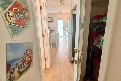 Condominio en venta en Miami Beach, Florida, 1 dormitorio, 59.83 m2 № 1818124 - foto 15