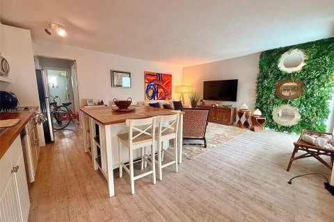 Condominio en venta en Miami Beach, Florida, 1 dormitorio, 59.83 m2 № 1818124 - foto 1