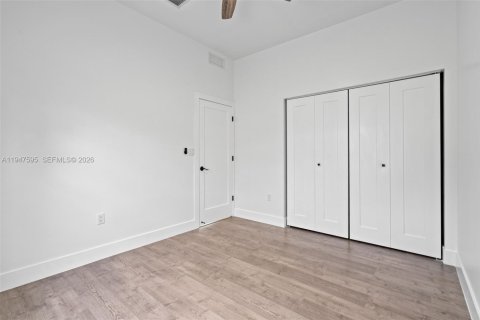 House in Fort Lauderdale, Florida 4 bedrooms, 179.58 sq.m. № 2003669 - photo 22