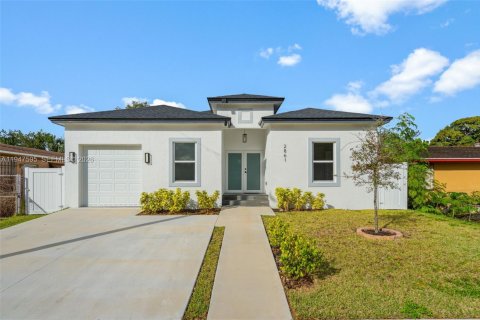 House in Fort Lauderdale, Florida 4 bedrooms, 179.58 sq.m. № 2003669