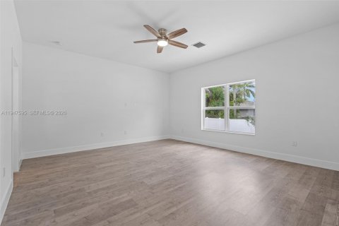 House in Fort Lauderdale, Florida 4 bedrooms, 179.58 sq.m. № 2003669 - photo 10