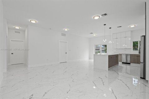 House in Fort Lauderdale, Florida 4 bedrooms, 179.58 sq.m. № 2003669 - photo 5