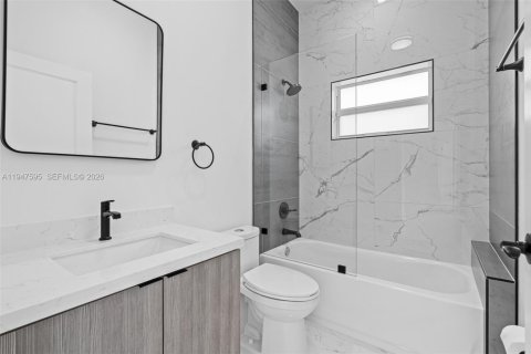 House in Fort Lauderdale, Florida 4 bedrooms, 179.58 sq.m. № 2003669 - photo 20