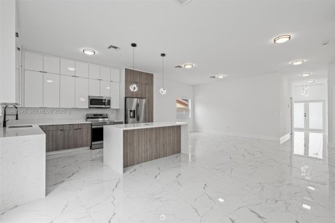 House in Fort Lauderdale, Florida 4 bedrooms, 179.58 sq.m. № 2003669 - photo 3