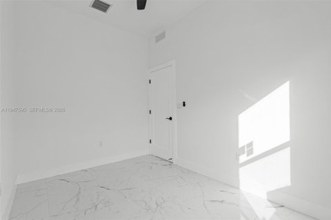 House in Fort Lauderdale, Florida 4 bedrooms, 179.58 sq.m. № 2003669 - photo 23