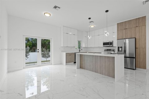 House in Fort Lauderdale, Florida 4 bedrooms, 179.58 sq.m. № 2003669 - photo 7