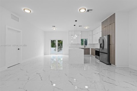 House in Fort Lauderdale, Florida 4 bedrooms, 179.58 sq.m. № 2003669 - photo 6