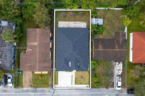 House in Fort Lauderdale, Florida 4 bedrooms, 179.58 sq.m. № 2003669 - photo 28