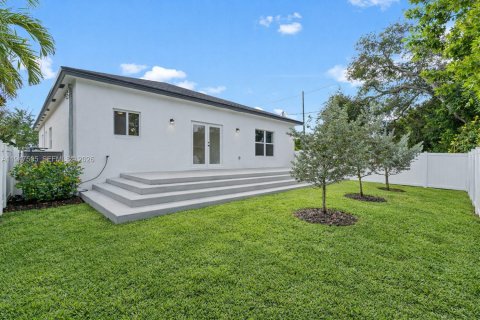 House in Fort Lauderdale, Florida 4 bedrooms, 179.58 sq.m. № 2003669 - photo 27